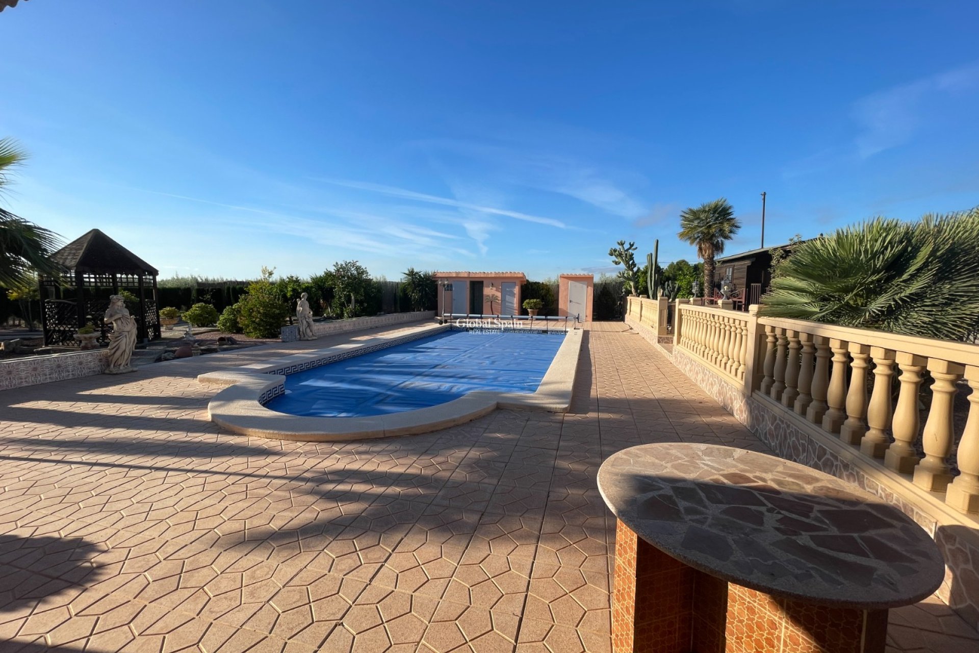 Resale - HOUSE -
CREVILLENTE - Inland