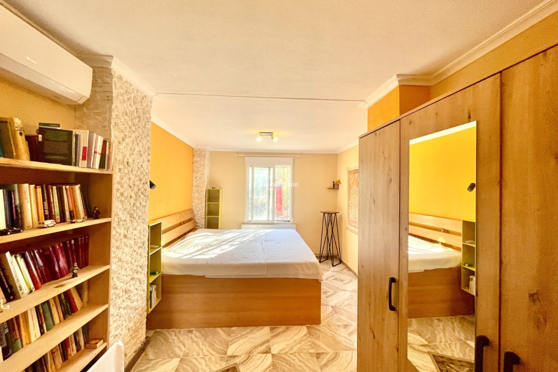Resale - HOUSE -
CREVILLENTE - Inland