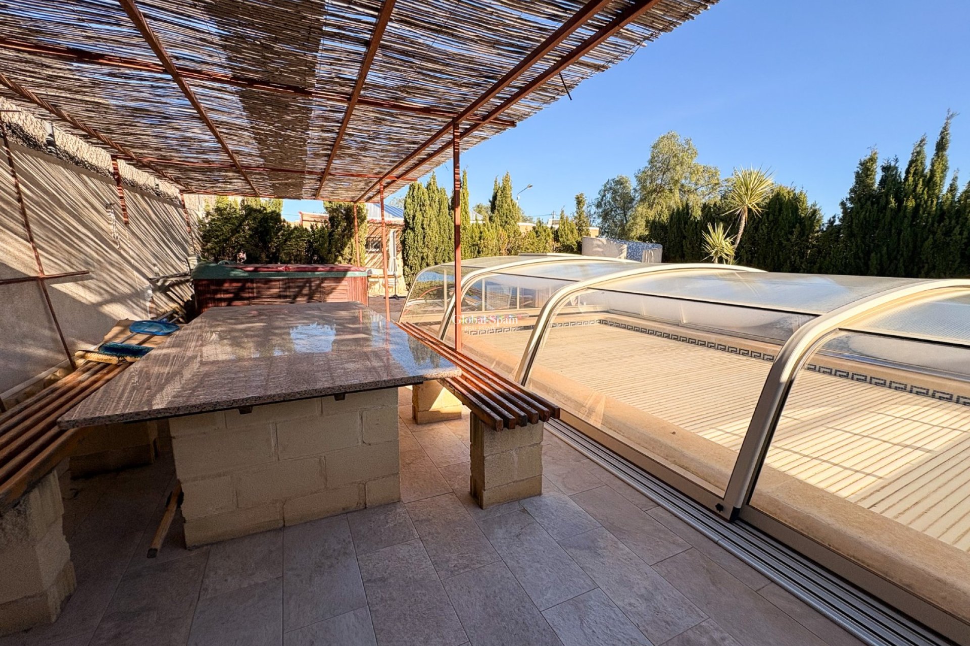 Resale - HOUSE -
CREVILLENTE