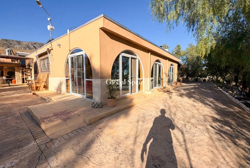 Resale - HOUSE -
CREVILLENTE