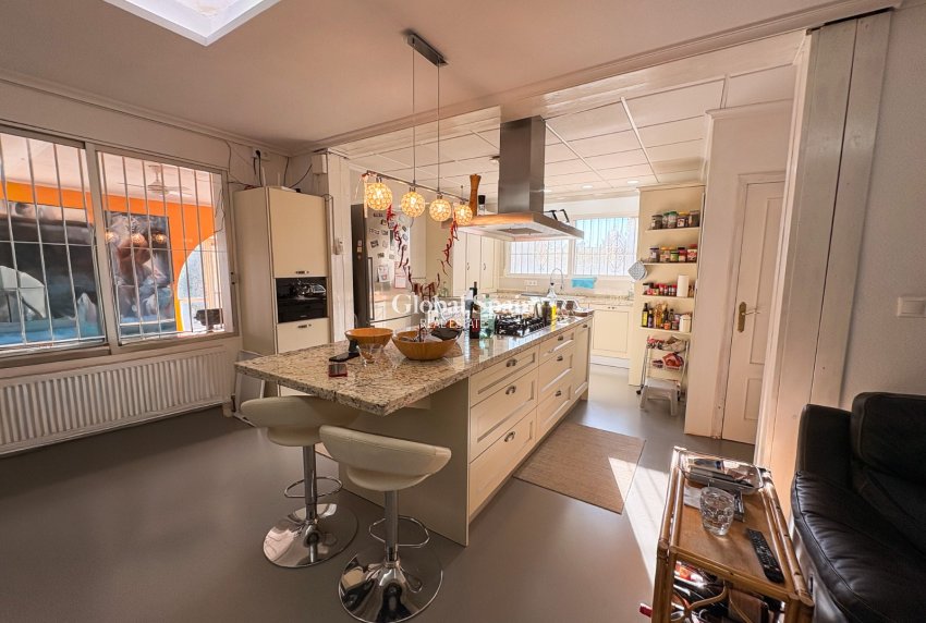 Resale - HOUSE -
CREVILLENTE