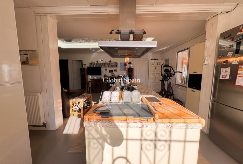 Resale - HOUSE -
CREVILLENTE