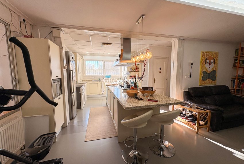 Resale - HOUSE -
CREVILLENTE