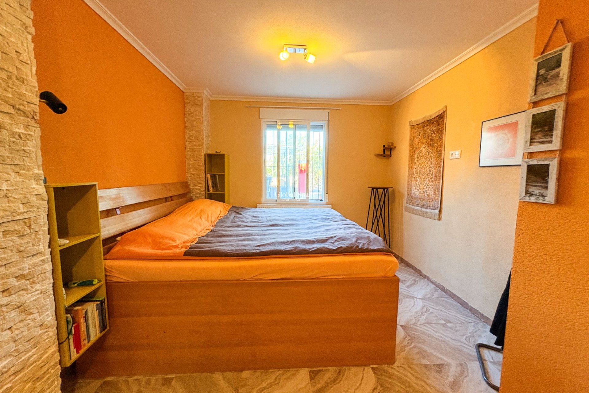 Resale - HOUSE -
CREVILLENTE