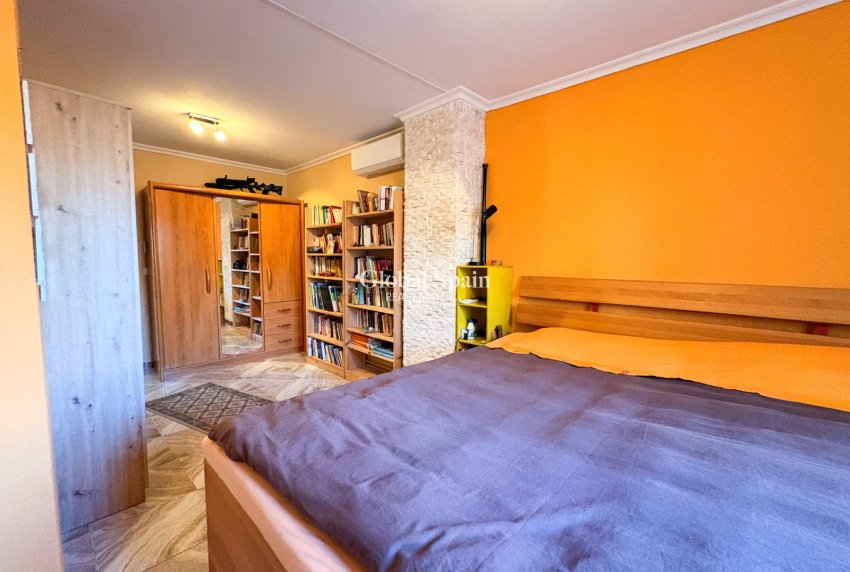 Resale - HOUSE -
CREVILLENTE