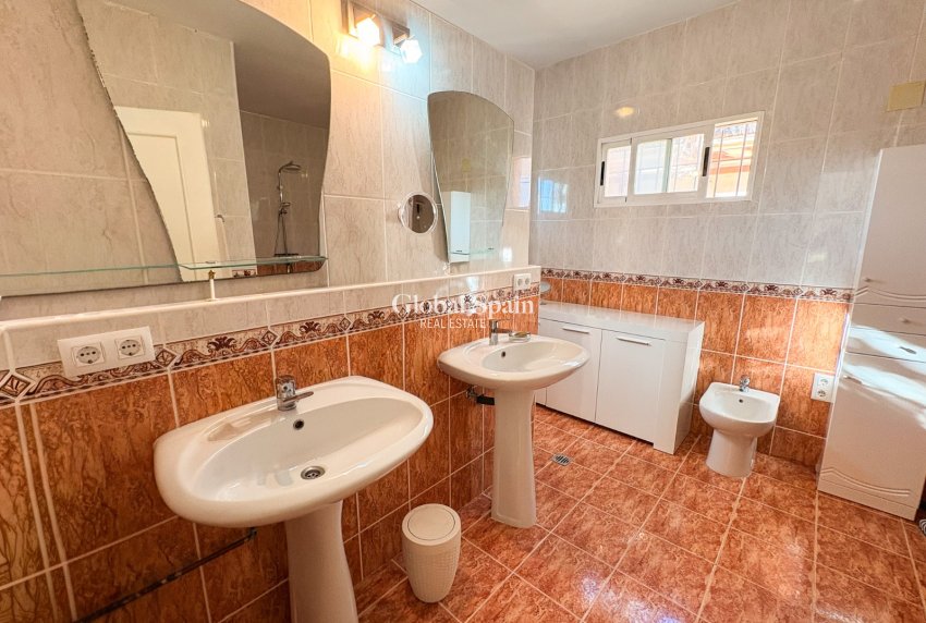 Resale - HOUSE -
CREVILLENTE