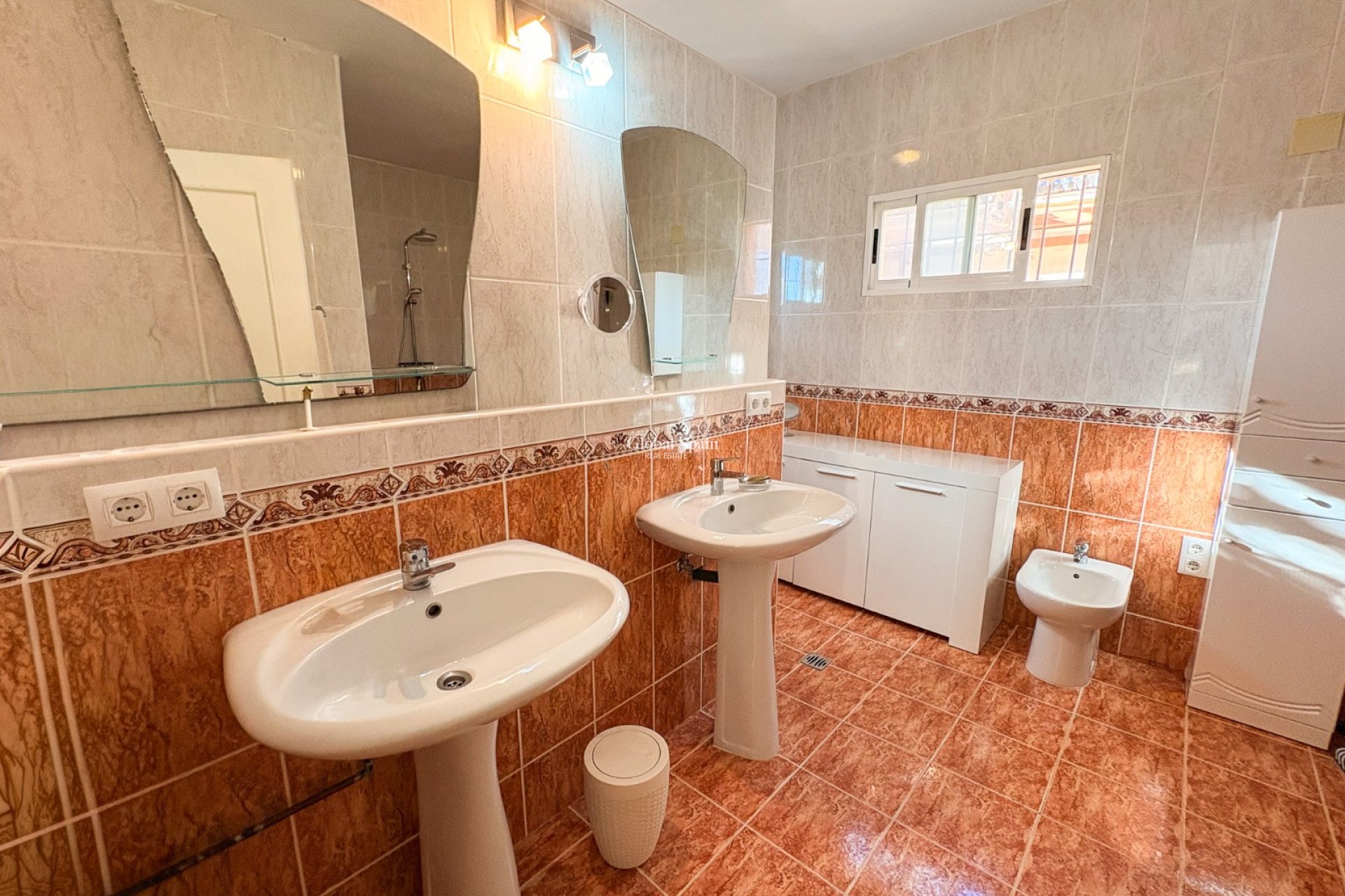 Resale - HOUSE -
CREVILLENTE