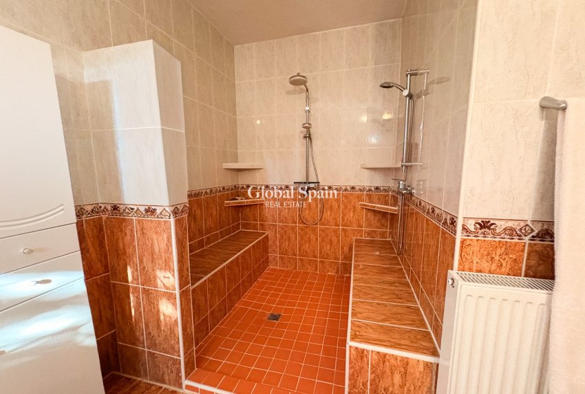 Resale - HOUSE -
CREVILLENTE