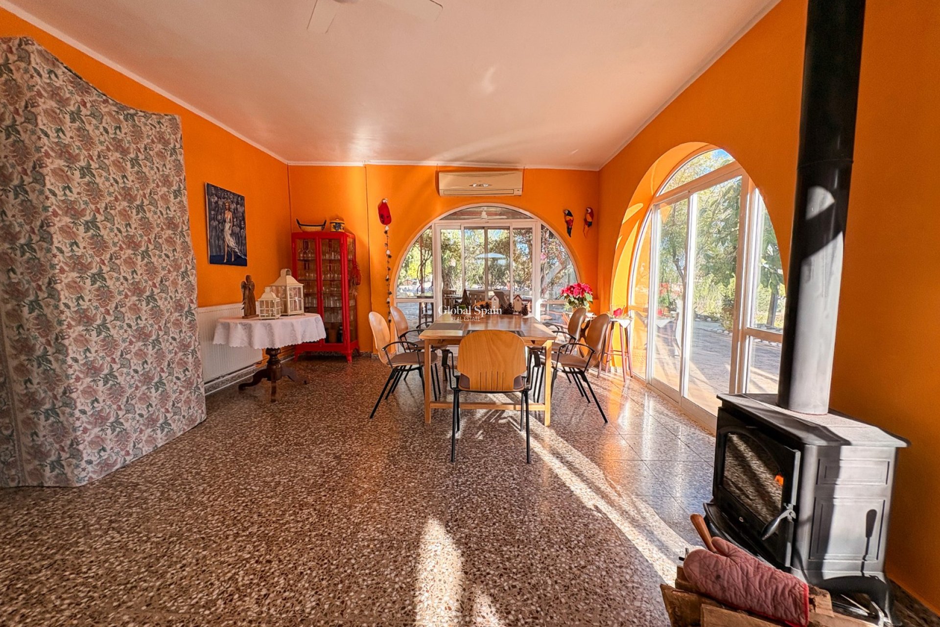Resale - HOUSE -
CREVILLENTE