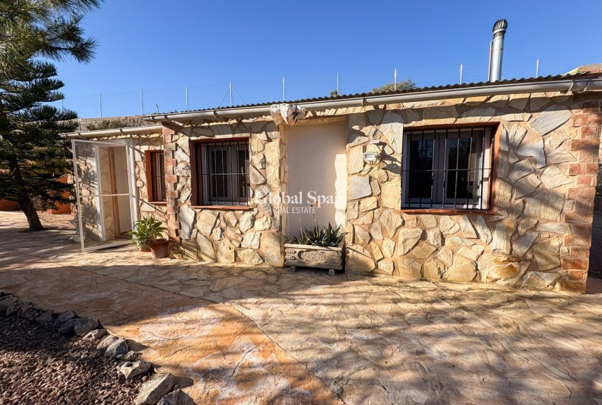 Resale - HOUSE -
CREVILLENTE
