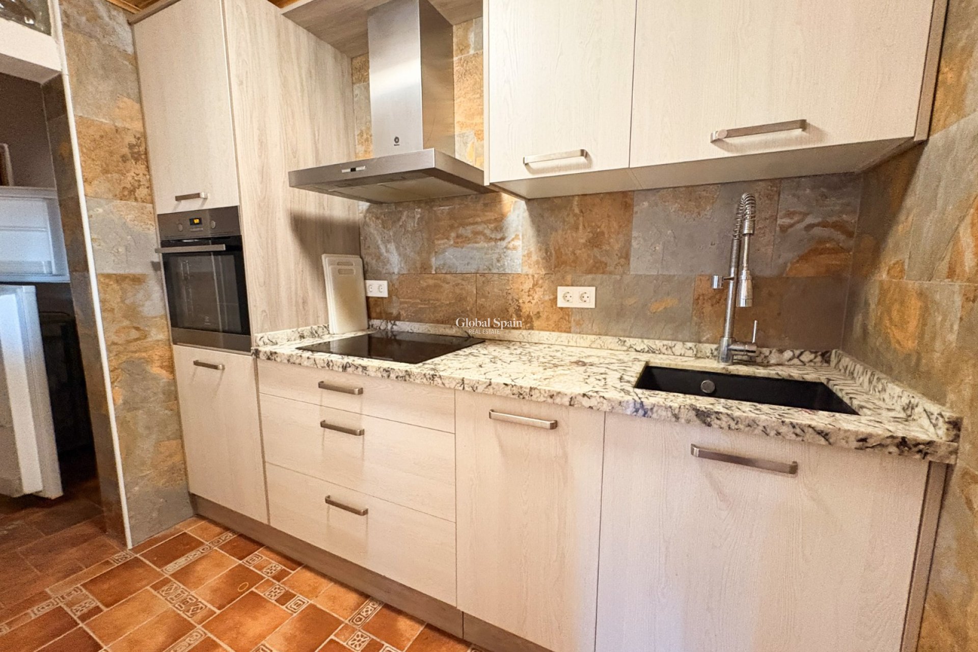 Resale - HOUSE -
CREVILLENTE