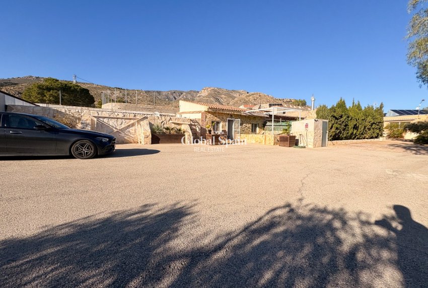 Resale - HOUSE -
CREVILLENTE