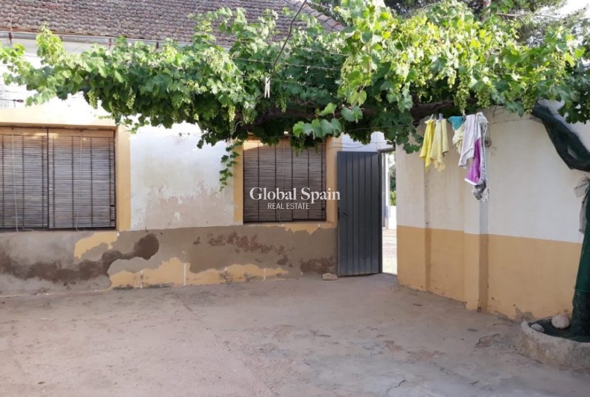 Resale - HOUSE -
DAYA NUEVA - Costa Blanca