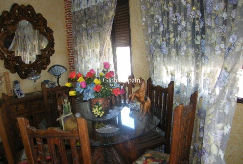 Resale - HOUSE -
DAYA NUEVA - Costa Blanca