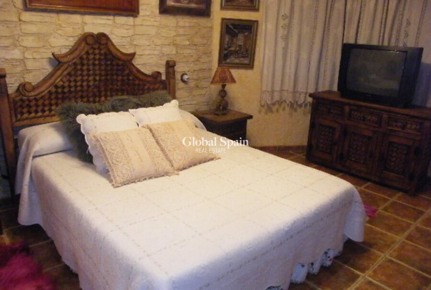 Resale - HOUSE -
DAYA NUEVA - Costa Blanca