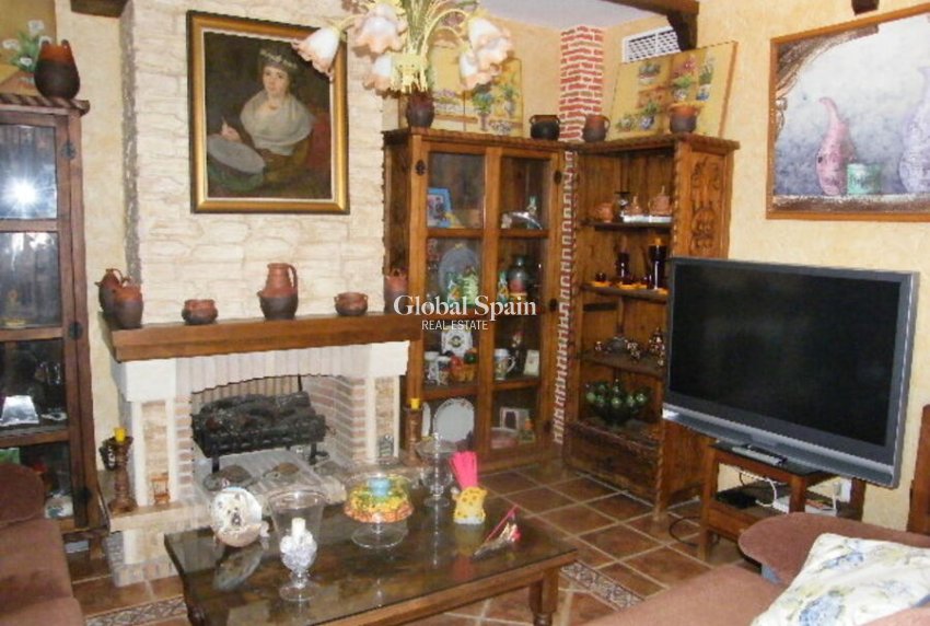 Resale - HOUSE -
DAYA NUEVA - Costa Blanca