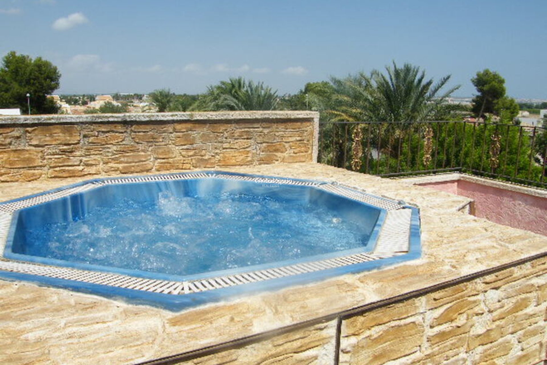 Resale - HOUSE -
DAYA NUEVA - Costa Blanca