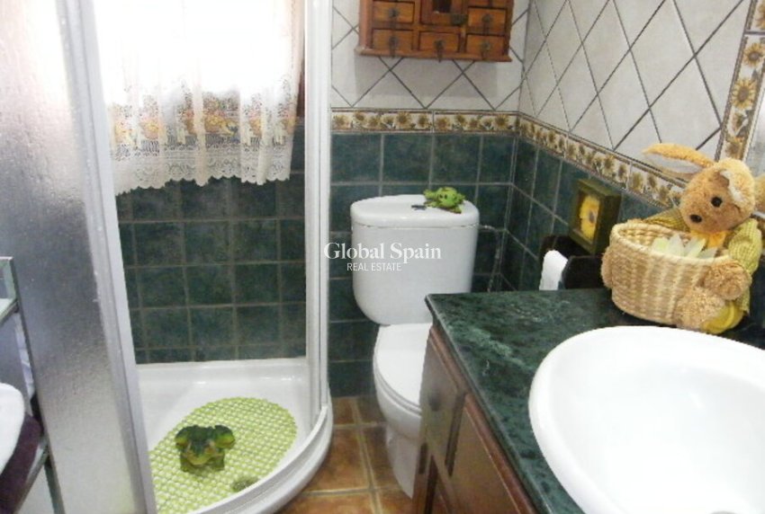 Resale - HOUSE -
DAYA NUEVA - Costa Blanca