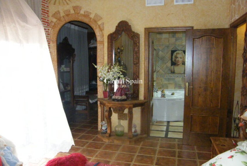 Resale - HOUSE -
DAYA NUEVA - Costa Blanca