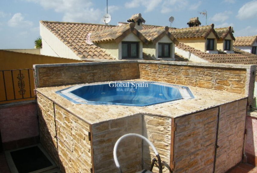 Resale - HOUSE -
DAYA NUEVA - Costa Blanca
