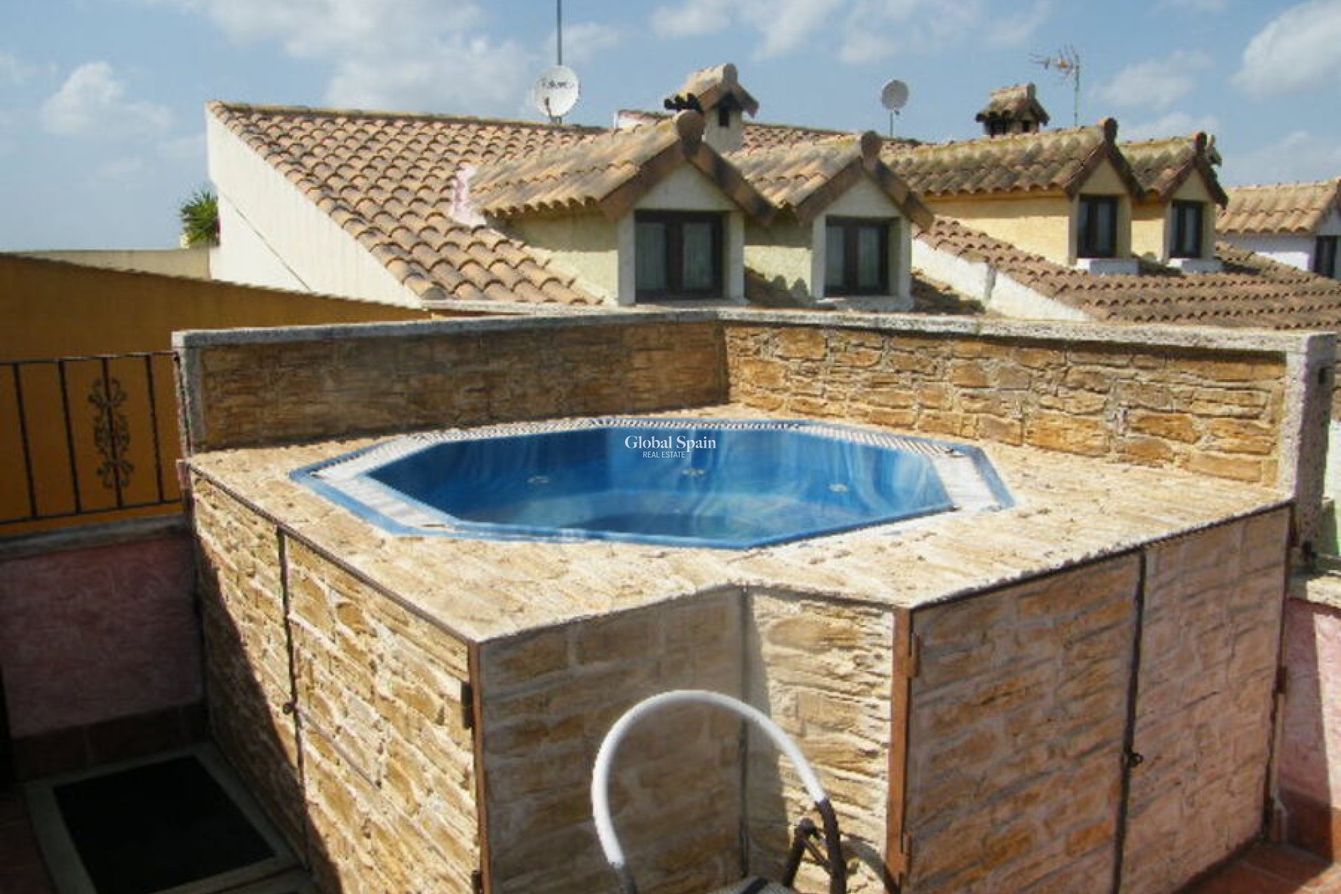 Resale - HOUSE -
DAYA NUEVA - Costa Blanca