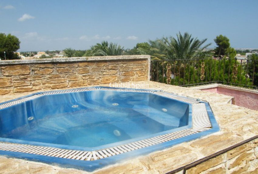 Resale - HOUSE -
DAYA NUEVA - Costa Blanca