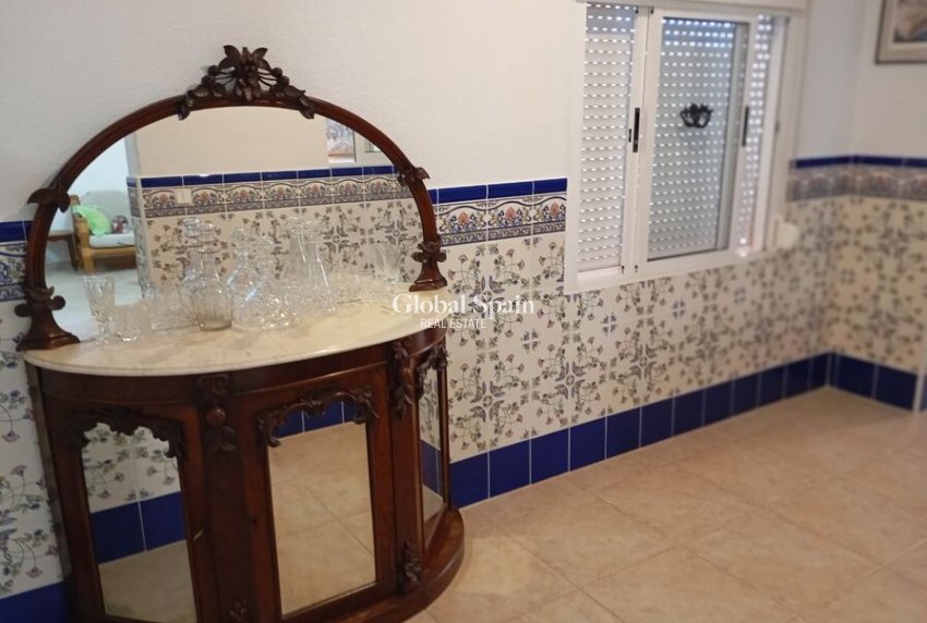 Resale - HOUSE -
DAYA NUEVA - Costa Blanca