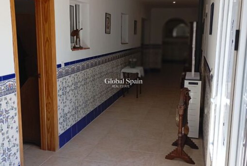 Resale - HOUSE -
DAYA NUEVA - Costa Blanca