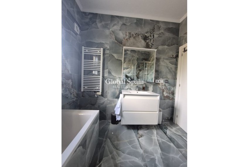 Resale - HOUSE -
DAYA VIEJA - Costa Blanca