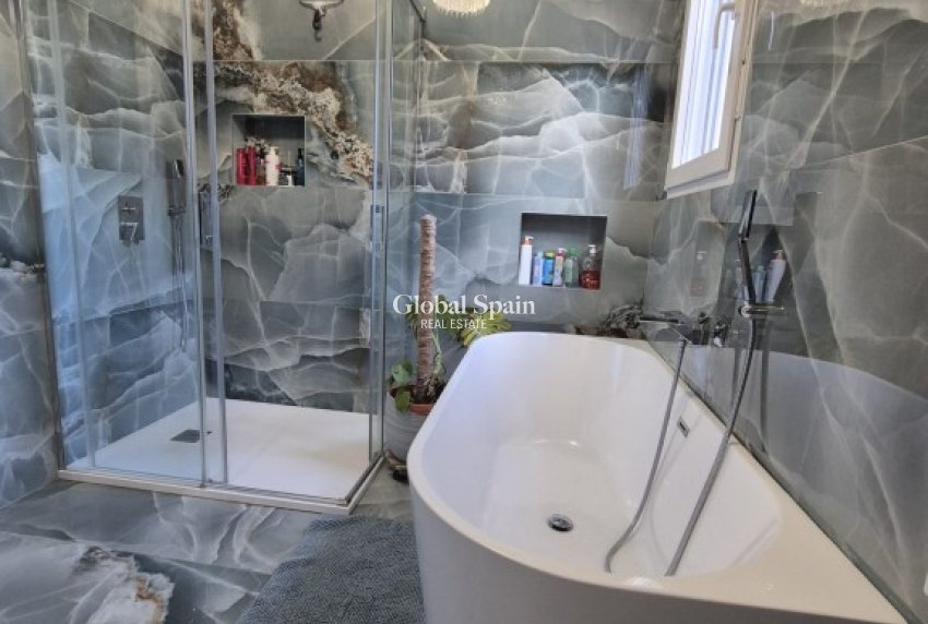 Resale - HOUSE -
DAYA VIEJA - Costa Blanca