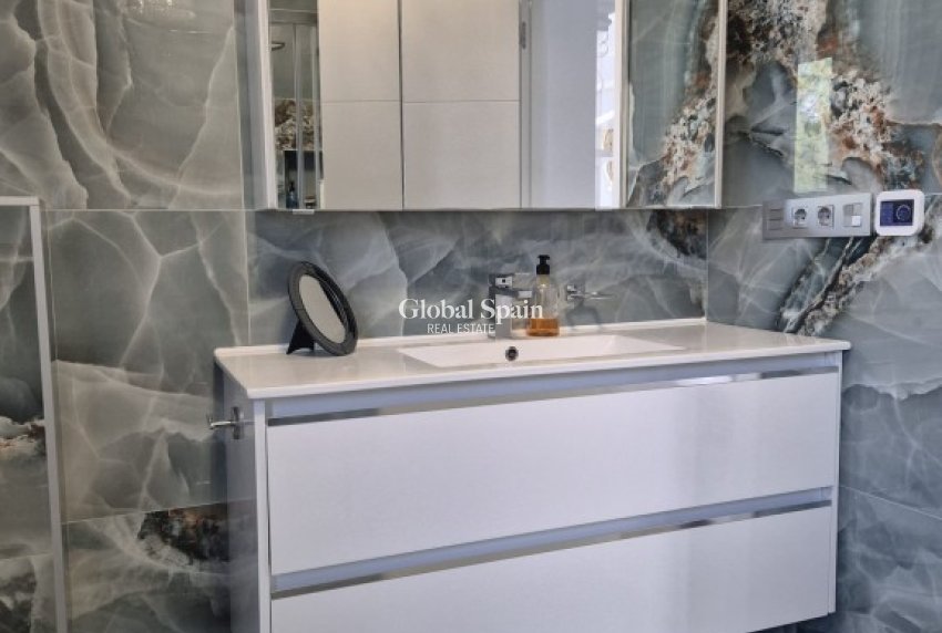 Resale - HOUSE -
DAYA VIEJA - Costa Blanca