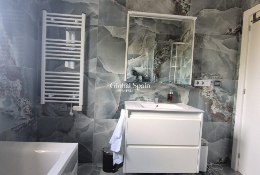 Resale - HOUSE -
DAYA VIEJA - Costa Blanca