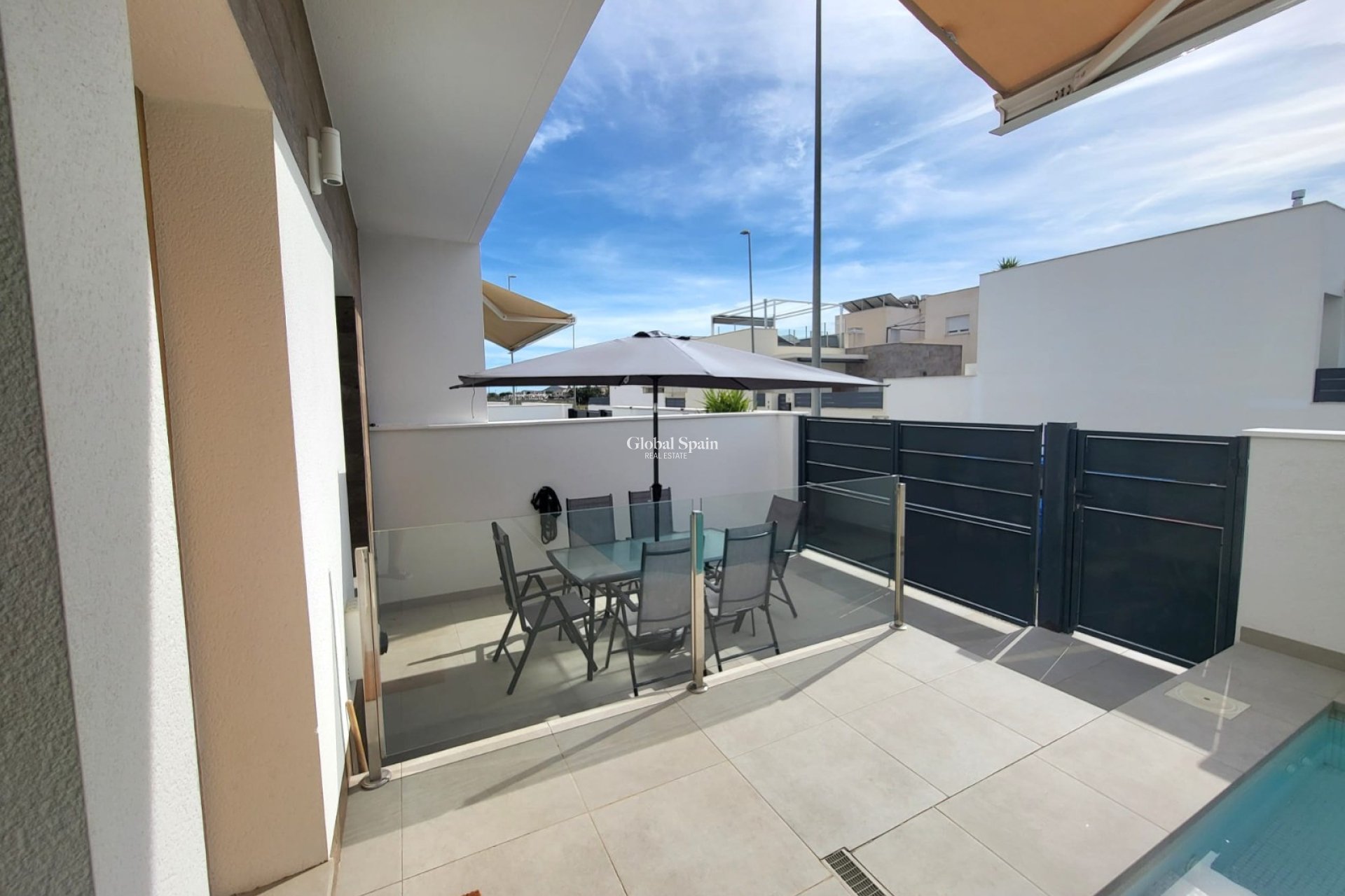 Resale - HOUSE -
DAYA VIEJA - Costa Blanca