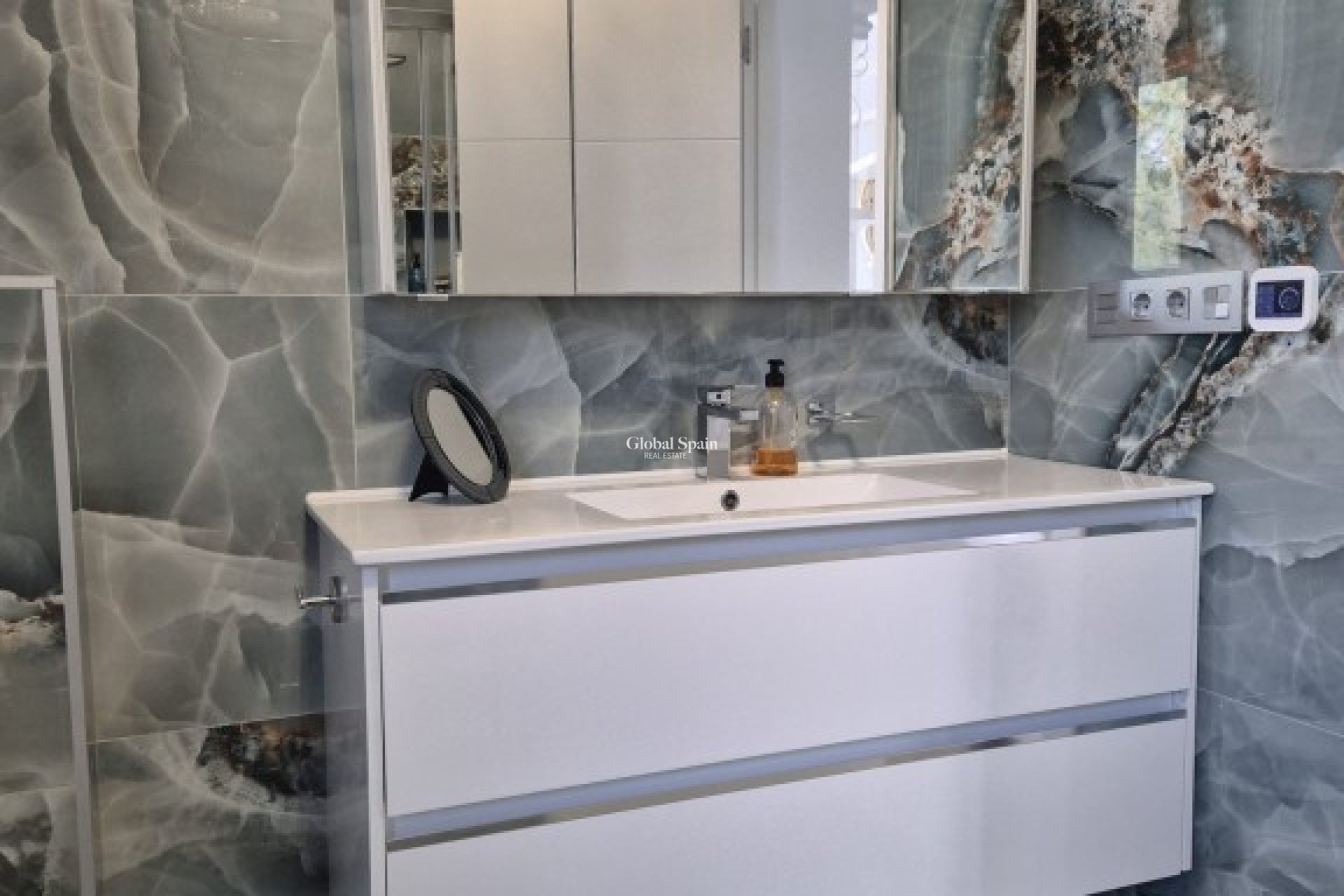 Resale - HOUSE -
DAYA VIEJA - Costa Blanca