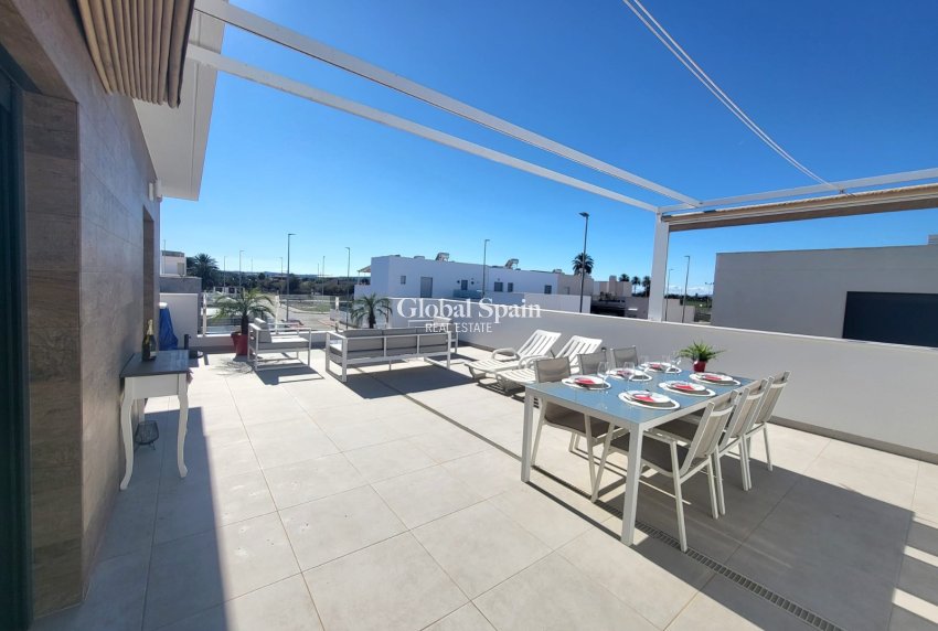 Resale - HOUSE -
DAYA VIEJA - Costa Blanca
