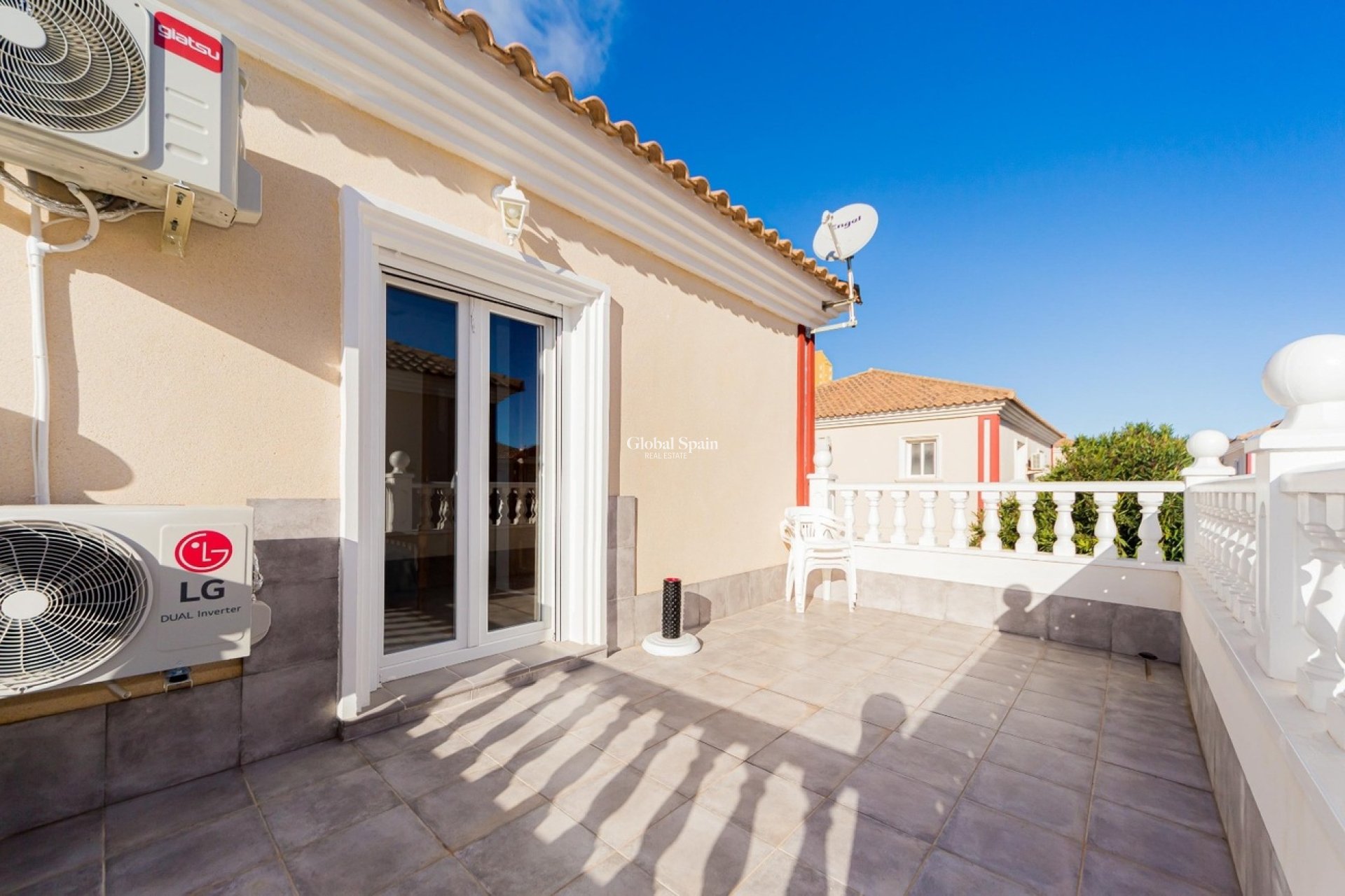 Resale - HOUSE -
DEHESA DE CAMPOAMOR - Costa Blanca