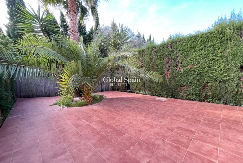 Resale - House -
DENIA - Les Marines - Las Marinas