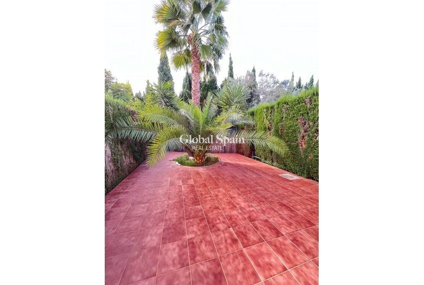 Resale - House -
DENIA - Les Marines - Las Marinas