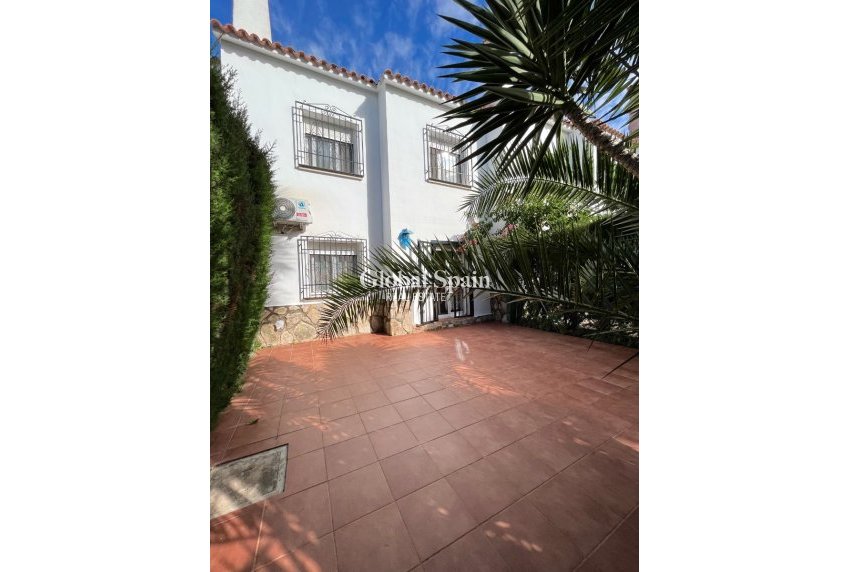 Resale - House -
DENIA - Les Marines - Las Marinas