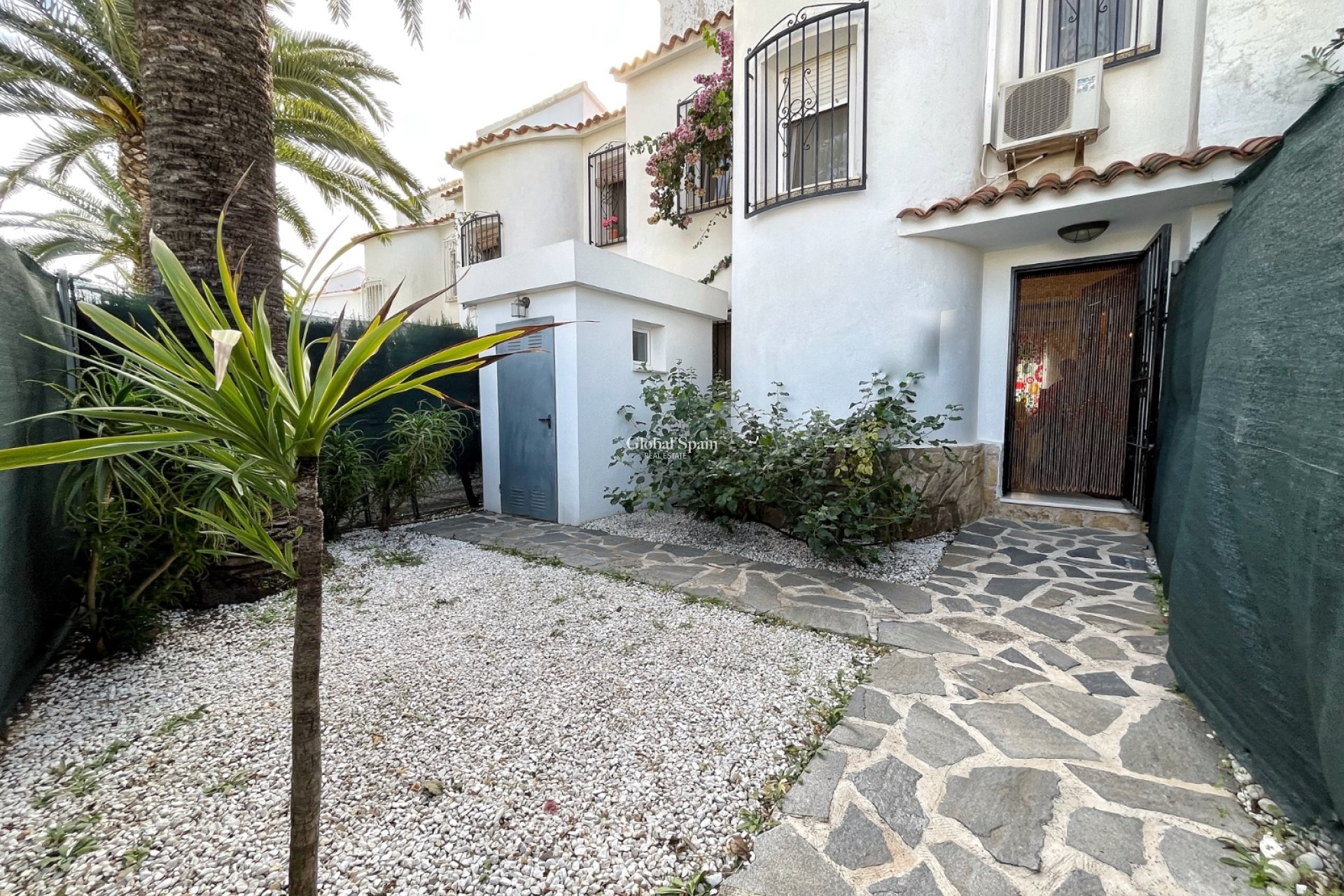 Resale - House -
DENIA - Les Marines - Las Marinas