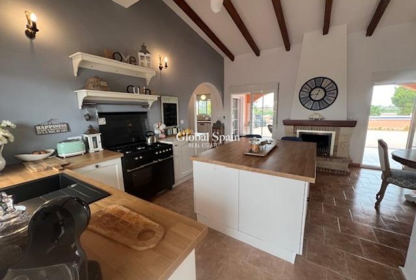 Resale - HOUSE -
DOLORES - Comunidad Valenciana