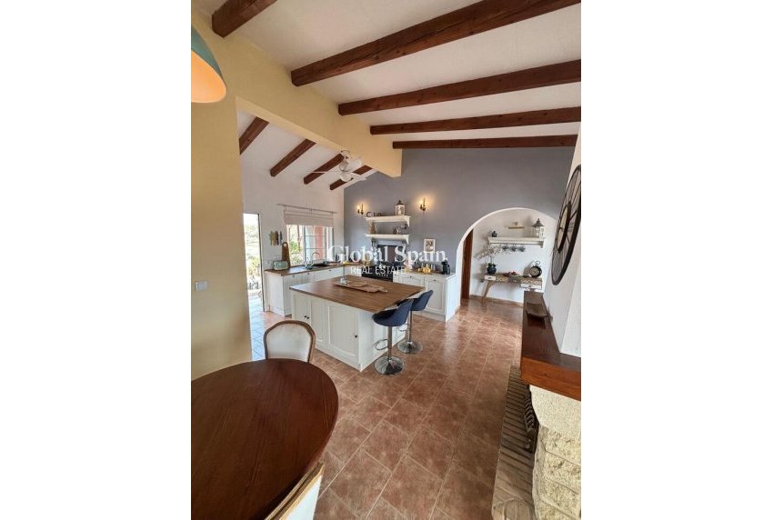 Resale - HOUSE -
DOLORES - Costa Blanca