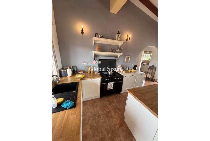 Resale - HOUSE -
DOLORES - Costa Blanca