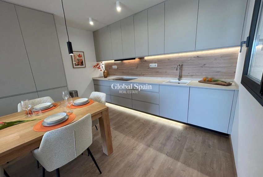 Resale - HOUSE -
DOLORES - Costa Blanca