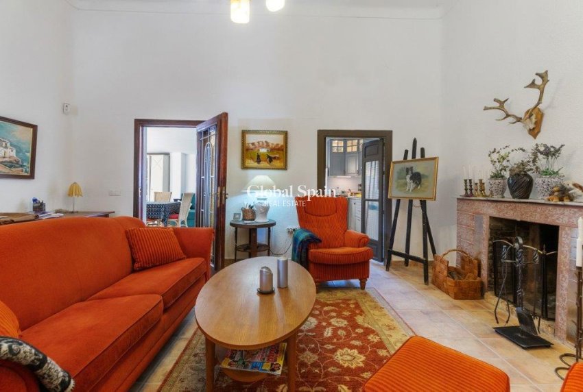 Resale - HOUSE -
DOLORES - Costa Blanca