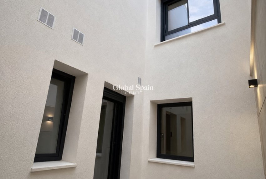 Resale - HOUSE -
DOLORES - Costa Blanca