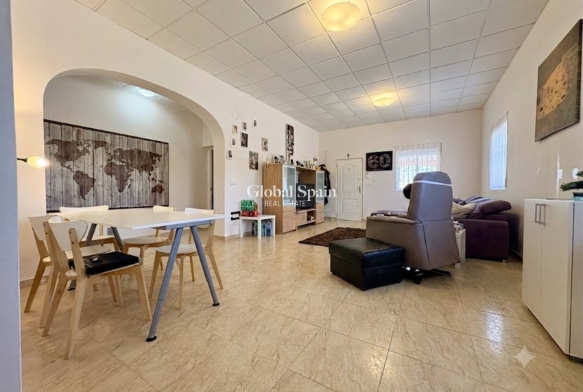 Resale - HOUSE -
DOLORES - Costa Blanca