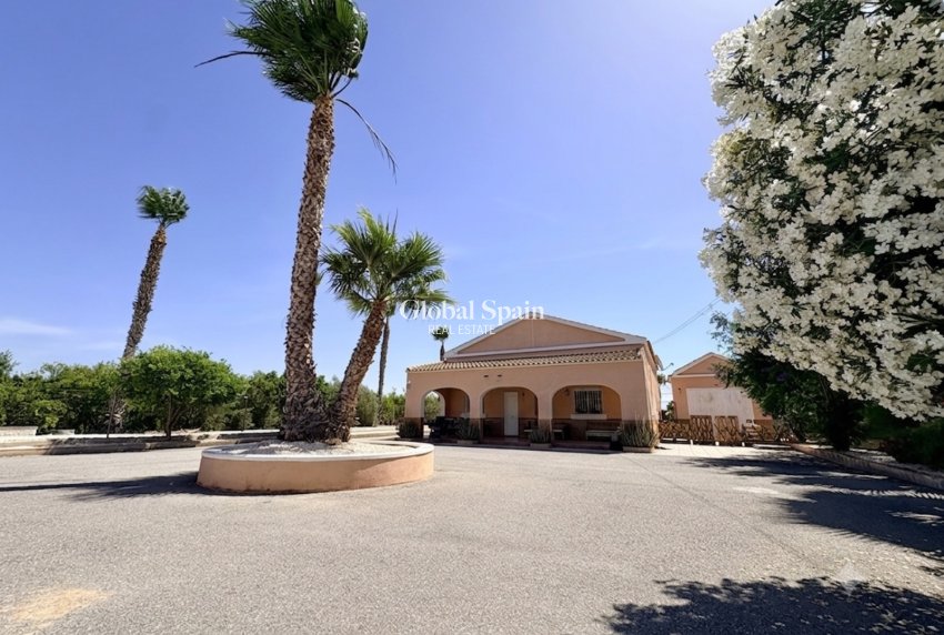 Resale - HOUSE -
DOLORES - Costa Blanca