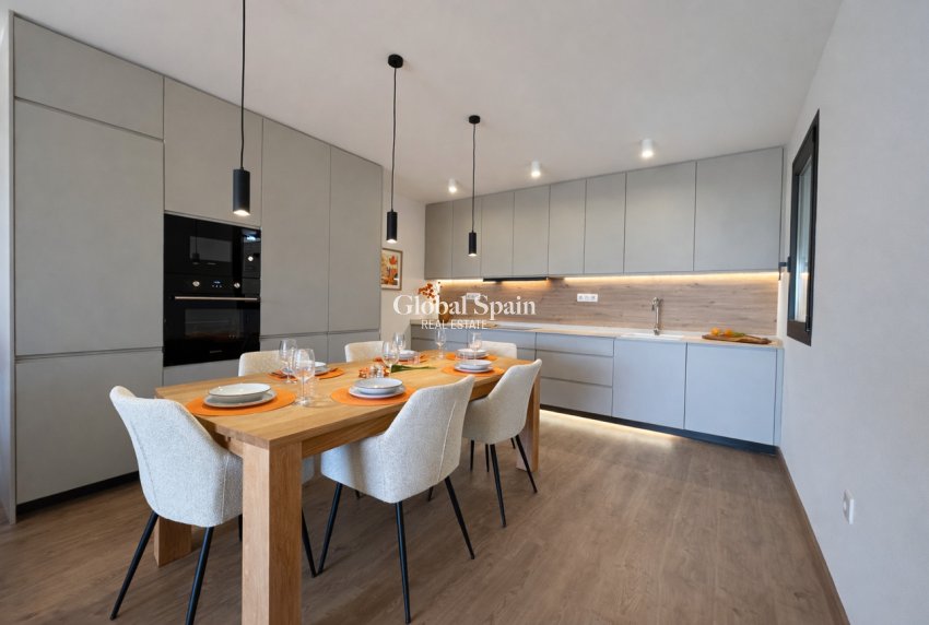 Resale - HOUSE -
DOLORES - Costa Blanca