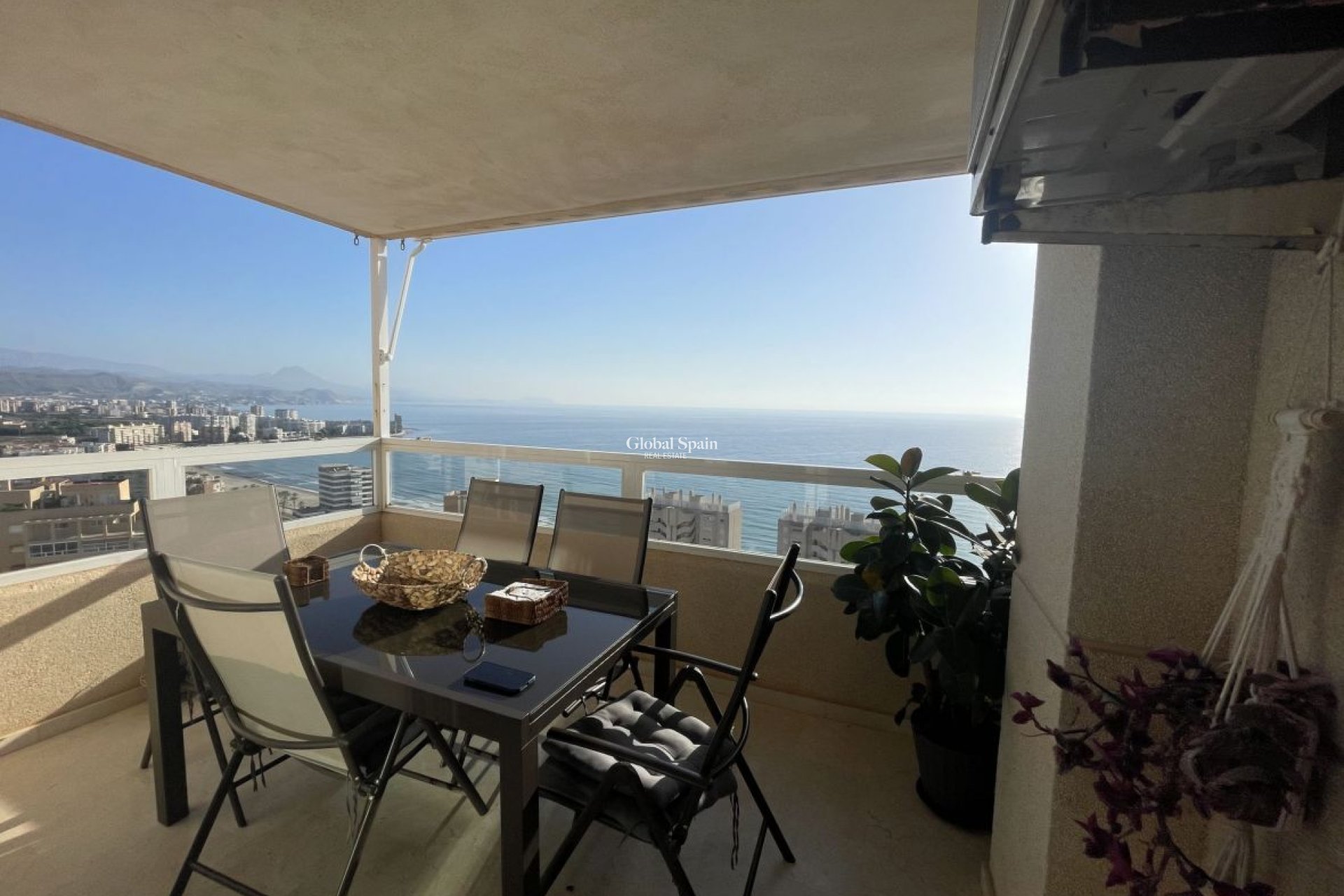 Resale - HOUSE -
EL CAMPELLO - Costa Blanca